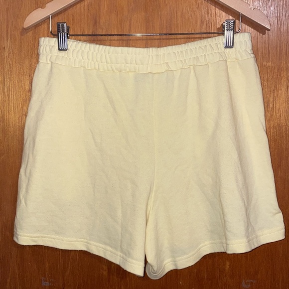 •POLAROID•BUTTERCREAM POLAROID LOGO EMBROIDERED  LOUNGE SHORTS SIZE MEDIUM EUC - Picture 4 of 8